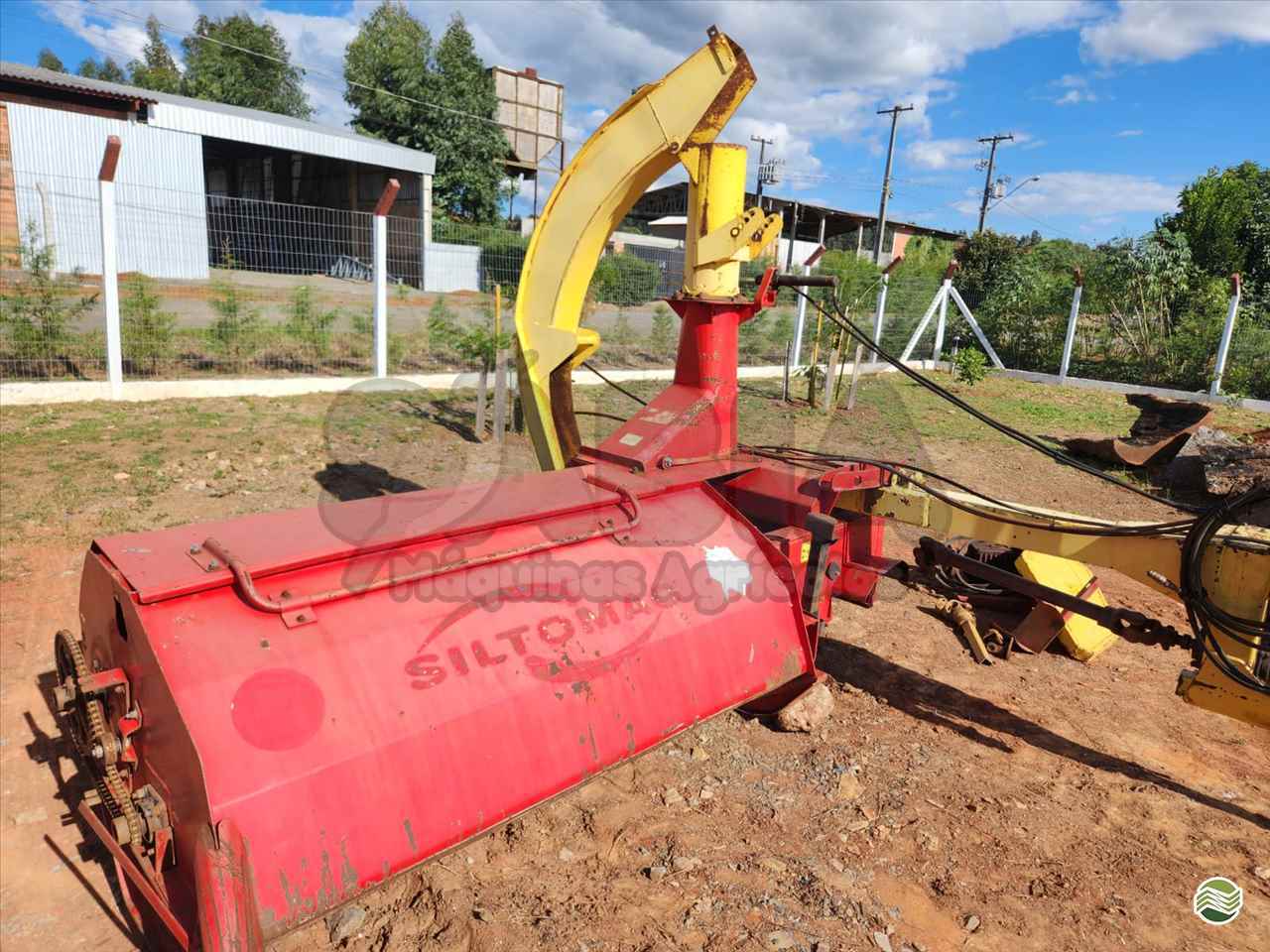IMPLEMENTOS AGRICOLAS COLHEDORAS COLHEDORA DE FORRAGEM Sabiá Máquinas Agrícolas IRATI PARANÁ PR